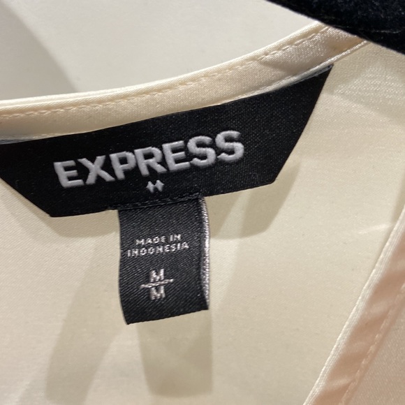 Express Blouse - Picture 2 of 5